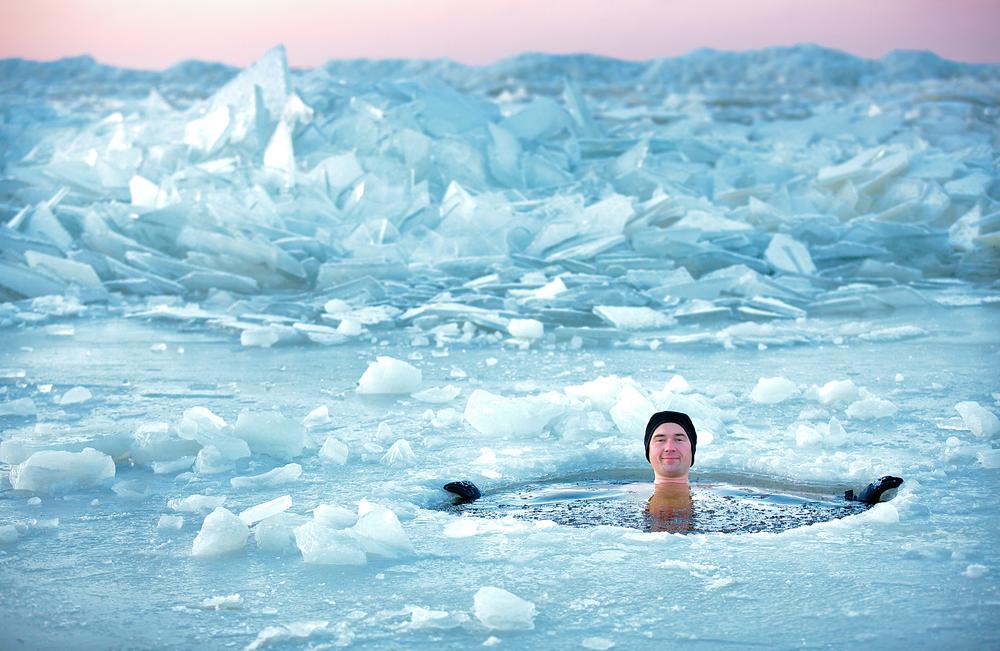 Nordic Ice Baths: The Good & Bad of the Polar Plunge